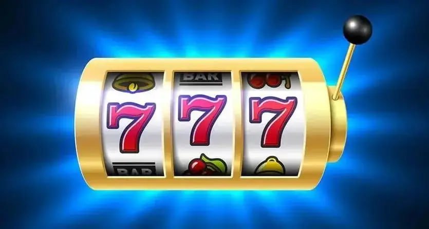 Tata letak desktop kdslots777 menunjukkan pertandingan Premier League di satu sisi dan permainan Mahjong Ways di sisi lain